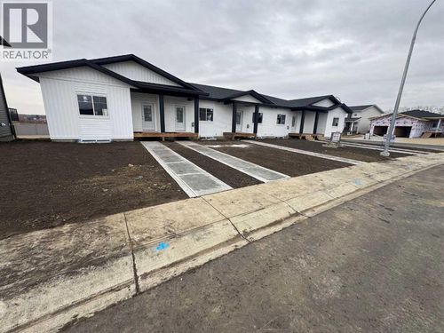 9 Gray Close, Sylvan Lake, AB, T4S0W4 | Card Image