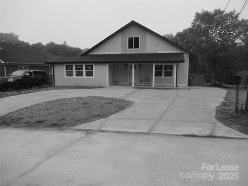 723 S Cedar St, Lincolnton, NC, 28092-3241 | Card Image