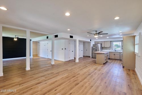 207-3737 E Turney Avenue, Phoenix, AZ, 85018 | Card Image