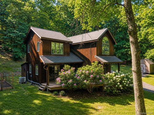 10 Dickman Farm Rd, Red Hook, NY, 12571-9103 | Card Image