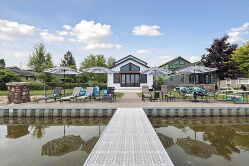 9098 Dexter Pinckney Rd, Pinckney, MI, 48169-9461 | Card Image