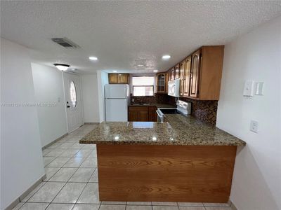 208 - 5525 W 26th Ct, Condo with 2 bedrooms, 1 bathrooms and null parking in Hialeah FL | Image 2