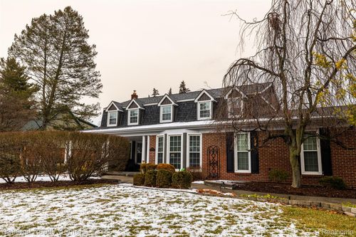 1980 Chalmers Dr W, Rochester Hills, MI, 48309-1851 | Card Image