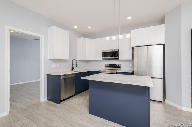 421 Rainbow Dr, House other with 3 bedrooms, 2 bathrooms and null parking in Lakehills TX | Image 8