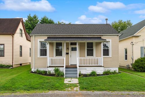 120 E Iowa St, Trenton, IL, 62293-1632 | Card Image