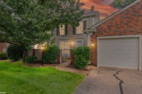 1377 Autumn Ln, Rochester Hills, MI, 48306-4208 | Card Image