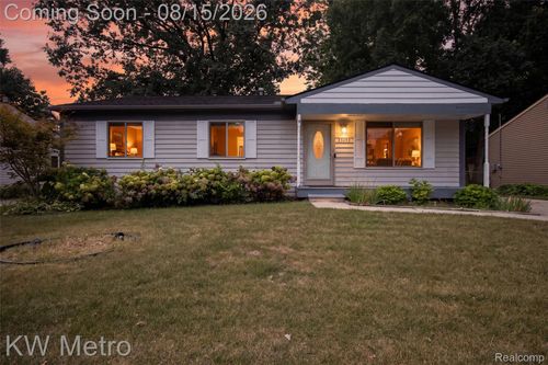 33693 Glen St, Westland, MI, 48186-4595 | Card Image