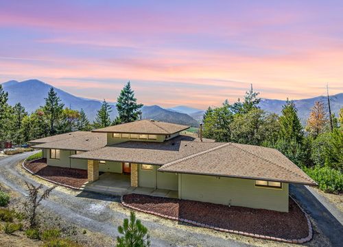 615 Tumbleweed Trl, Jacksonville, OR, 97530-9196 | Card Image