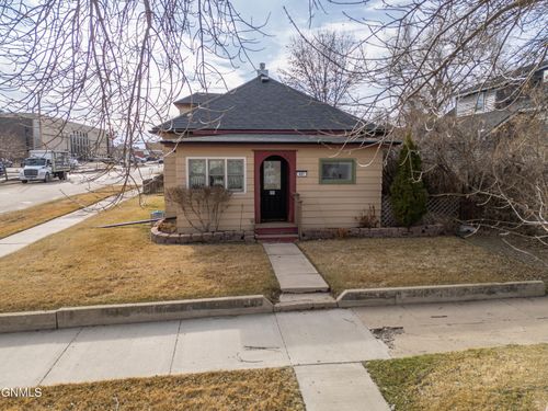 401 4th Ave E, Williston, ND, 58801-5519 | Card Image