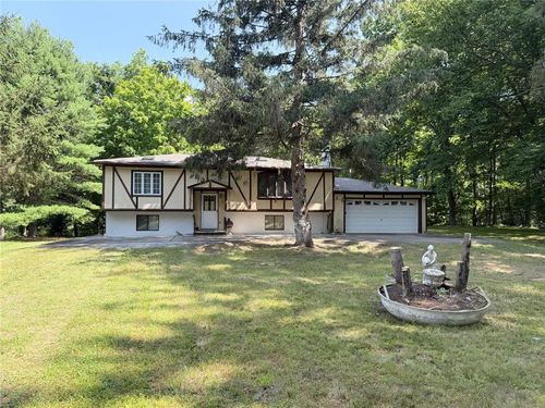 1108 Mink Ct, Bushkill, PA, 18324-8313 | Card Image