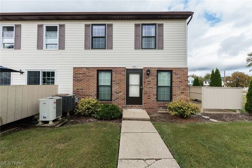 6537 Liberty Bell Dr, Brook Park, OH, 44142-3541 | Card Image