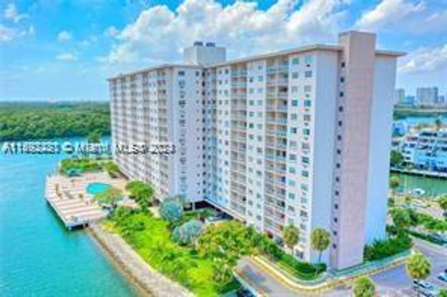 317 - 400 Kings Point Dr, Condo with 1 bedrooms, 1 bathrooms and null parking in Sunny Isles Beach FL | Image 17