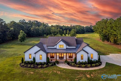 180 Honea Ln, Owens Cross Roads, AL, 35763-9728 | Card Image