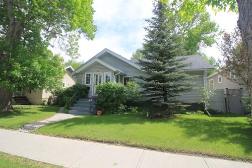 327 12 Ave Nw, Calgary, AB, T2M0C8 | Card Image