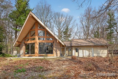 9063 Algoma Ave Ne, Rockford, MI, 49341-9084 | Card Image