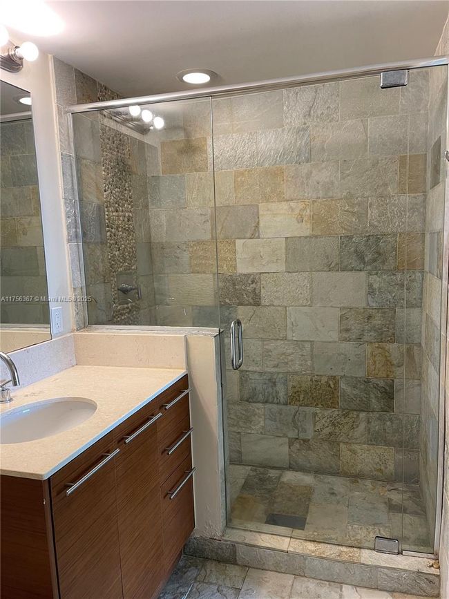 APT-707S - 2681 N Flamingo Rd, Condo with 2 bedrooms, 2 bathrooms and null parking in Sunrise FL | Image 5