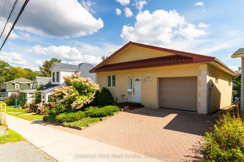 {{alt}} | Card Image