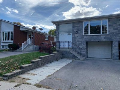 MAIN - 3346 Ivernia Rd, Home with 3 bedrooms, 1 bathrooms and 2 parking in Mississauga ON | Image 1