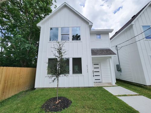 6733 Cohn St, Houston, TX, 77091-2203 | Card Image