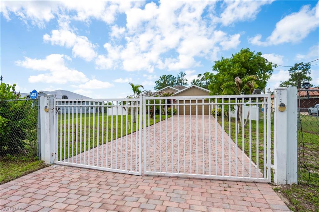 Residential in NAPLES 3