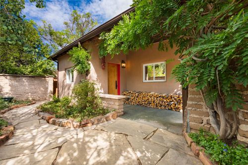 831 Ninita St, Santa Fe, NM, 87505-3010 | Card Image