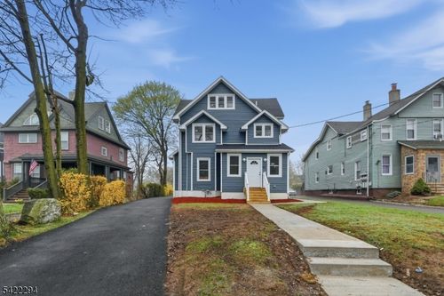 82 Grove St, Montclair, NJ, 07042-3708 | Card Image