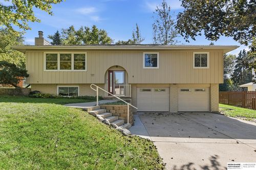 12231 William Cir, Omaha, NE, 68144-1320 | Card Image