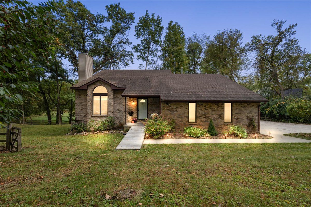 Fairwood Rd, Pinckney, MI 48169