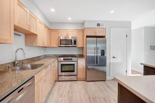 988 S Arnold Way, Half Moon Bay, CA, 94019 | Card Image