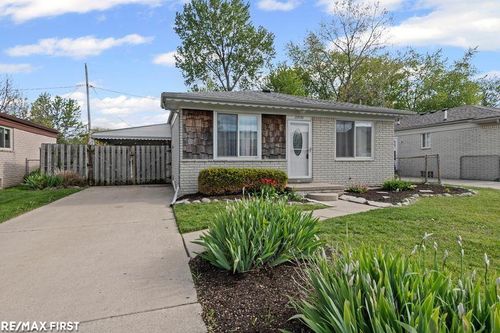 22430 Milner St, Saint Clair Shores, MI, 48081-2003 | Card Image