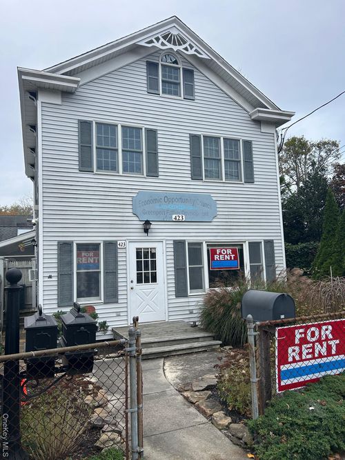 423 1st St, Greenport, NY, 11944-1601 | Card Image