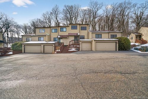 13 Butternut Ct, Highland Mills, NY, 10930-2801 | Card Image