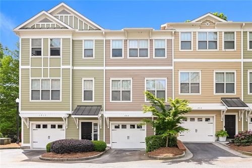 1915 Sterling Oaks Cir Ne, Brookhaven, GA, 30319-4129 | Card Image