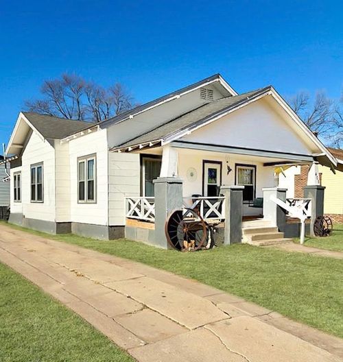 405 N 7th St, Tonkawa, OK, 74653-2506 | Card Image