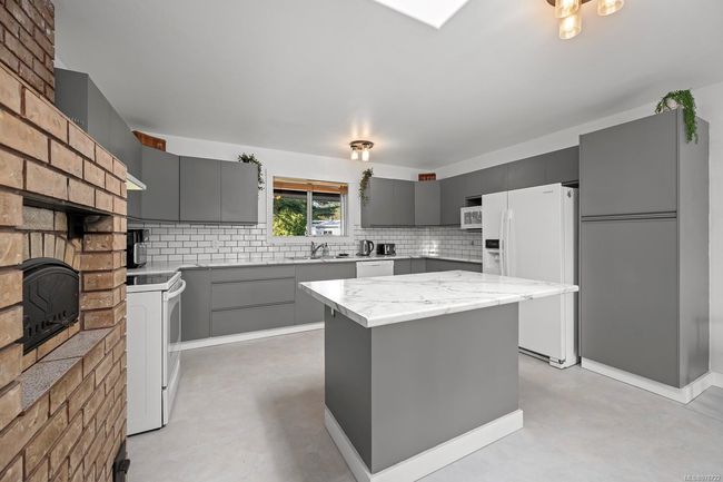 65 Islewood Dr, House other with 3 bedrooms, 2 bathrooms and 4 parking in Bowser BC | Image 5