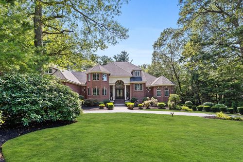 37 Grey Ln, Lynnfield, MA, 01940-1062 | Card Image
