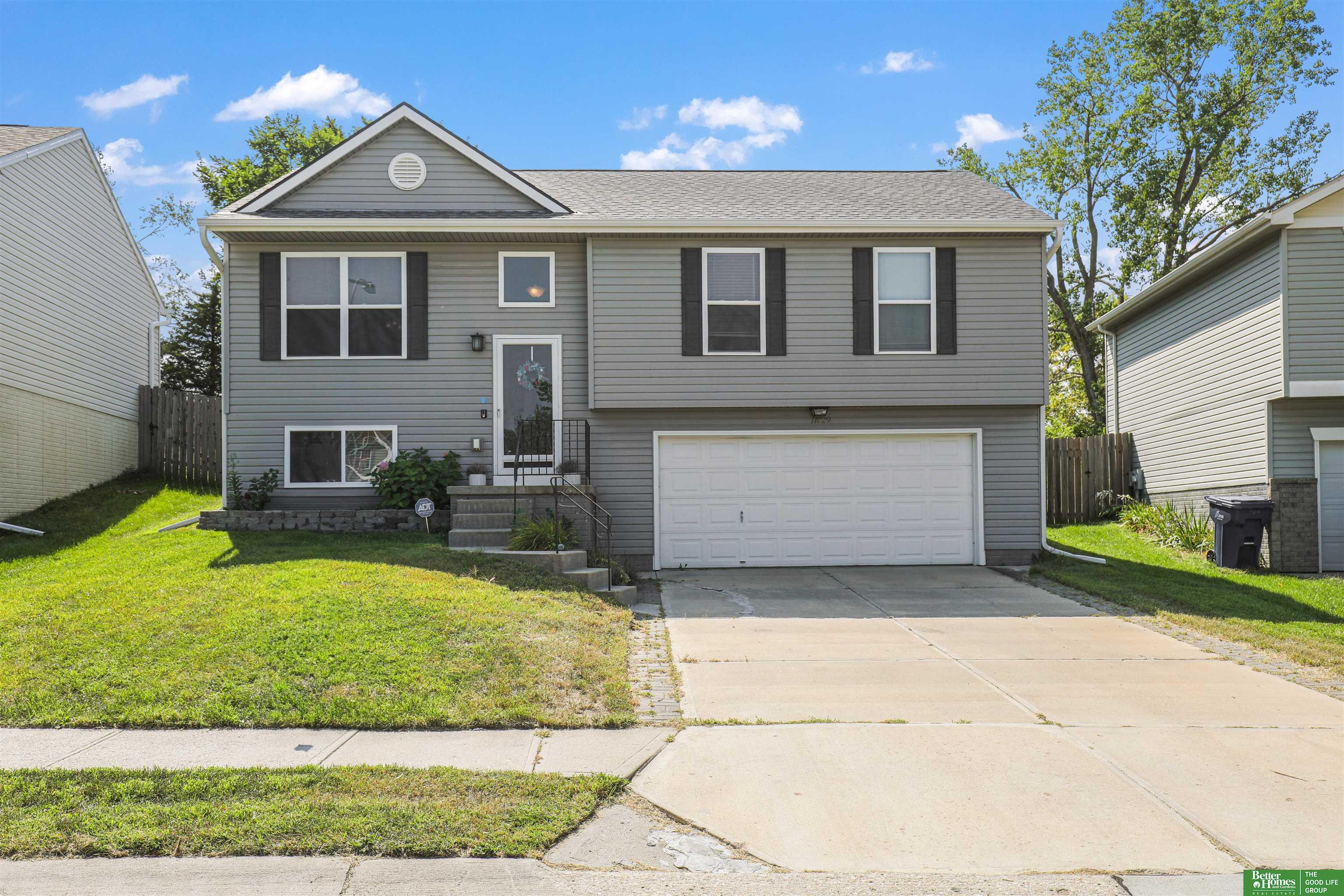Girard St, Omaha, NE 68142