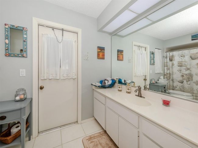 323 Woodvale Drive, House other with 3 bedrooms, 2 bathrooms and null parking in Venice FL | Image 22