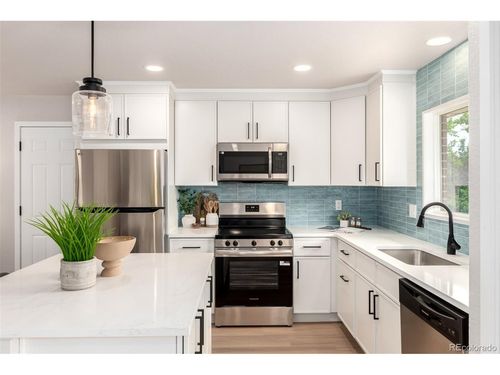 1011 Yeager Dr, Longmont, CO, 80501-2048 | Card Image