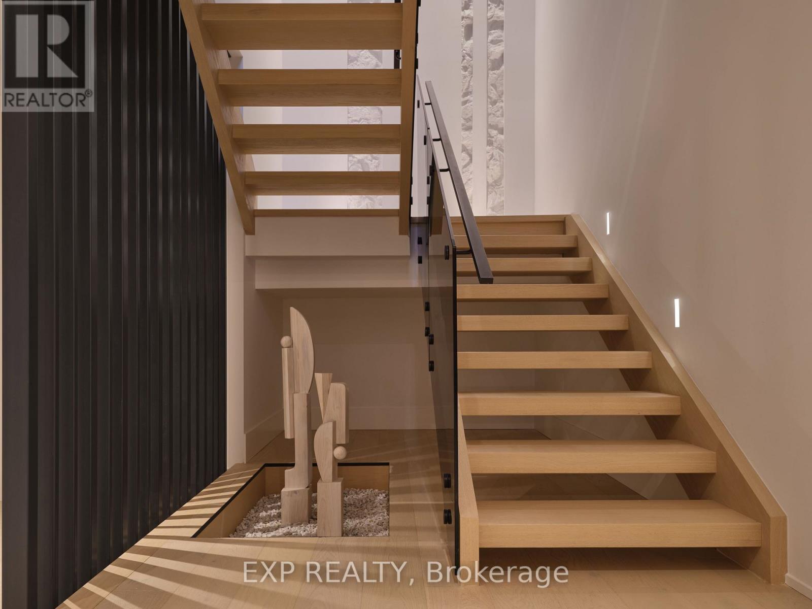 Residential in Richmond Hill (Oak Ridges Lake Wilcox) 2