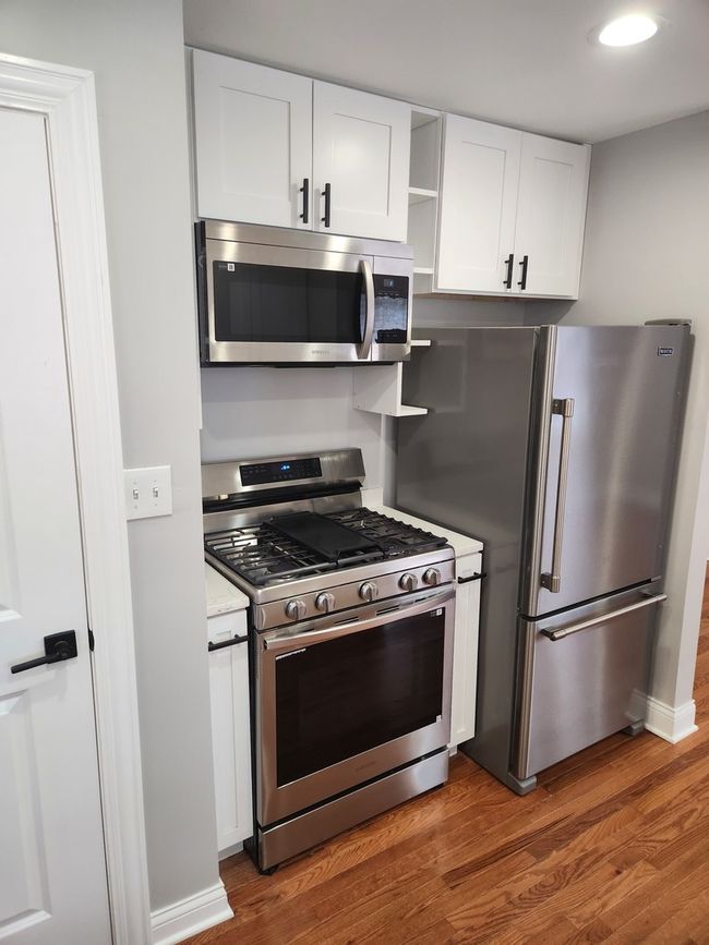 939 W 123 Rd St, House other with 2 bedrooms, 2 bathrooms and 2 parking in Calumet Park IL | Image 11