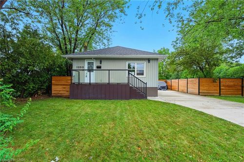 1233 Coric Ave, Burlington, ON, L7R3S4 | Card Image