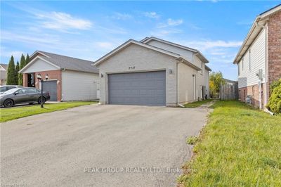 7717 Ascot Cir, House other with 3 bedrooms, 2 bathrooms and 6 parking in Niagara Falls ON | Image 2