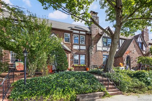 338 Bauer Pl, Mineola, NY, 11501-1338 | Card Image