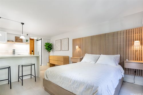 309-2425 Kuhio Ave, Honolulu, HI, 96815-3301 | Card Image