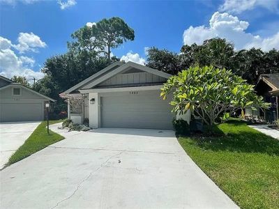 18 - 7805 Pine Trace Drive, Condo with 2 bedrooms, 2 bathrooms and null parking in SARASOTA FL | Image 1