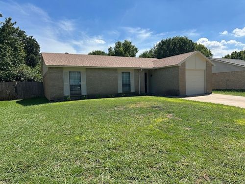 2316 Wildbriar Dr, Arlington, TX, 76014-1750 | Card Image