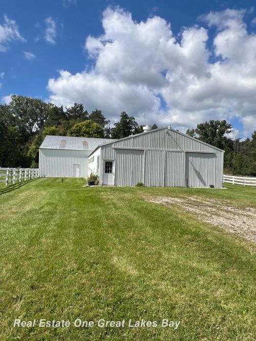 7285 5 Mile Rd, Hope, MI, 48628-9720 | Card Image