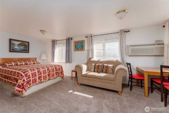 King Bedroom with pull out couch | Image 27
