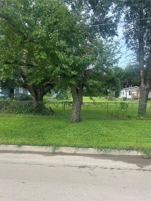 00 E 23rd St, Des Moines, IA, 50317 | Card Image